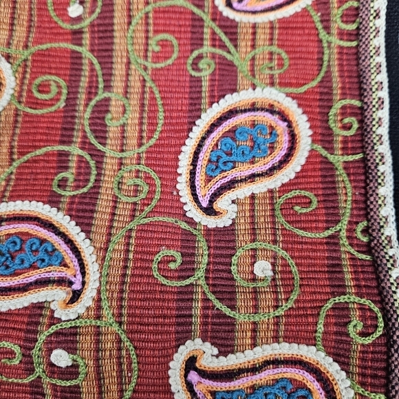 Pier 1 Imports Maroon Paisley Boho Tapestry Rectangle Pillow Cover 12x18 R46 - Picture 2 of 7